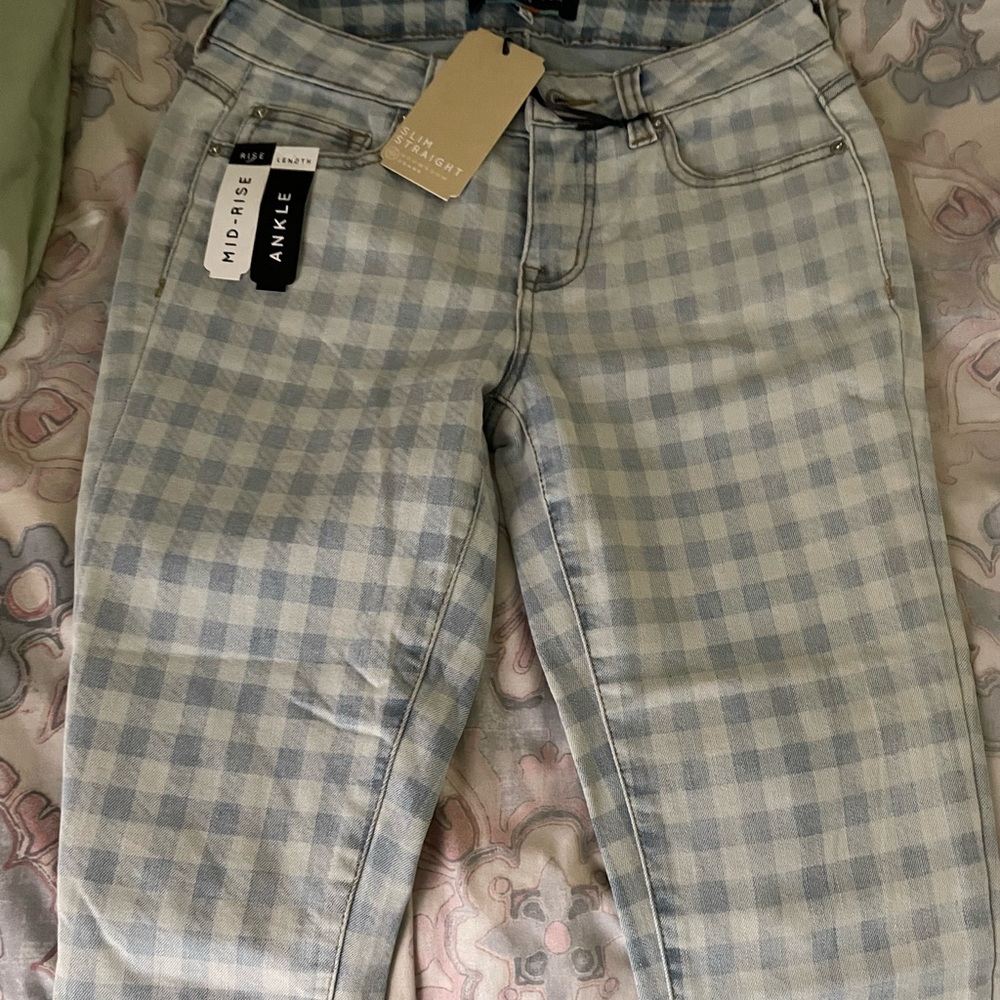 Mid rise jeans size 3